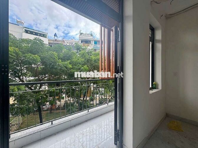 Gác ban công - cho sinh viên - đi bộ tới IUH cơ sở Nguyễn Văn Dung