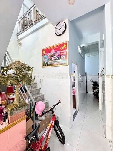 Nhà to hẻm 6m , rẻ đẹp , xây kiên cố . Bình Tân kế Lê Văn Quới