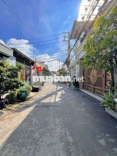 Nhà to hẻm 6m , rẻ đẹp , xây kiên cố . Bình Tân kế Lê Văn Quới