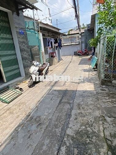 Nhà ở 164 m2 full thổ cư, 1 trệt 1 lầu và 15 phòng trọ phía sau, SHR