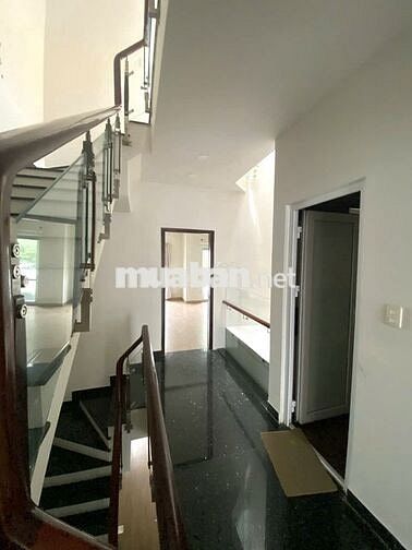 MT Trần Thị Nghỉ Centre HILL nhà mới rất đẹp 4 tầng 5 x 20 chỉ 35Tr