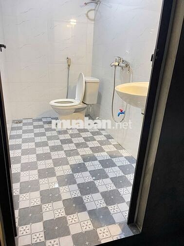 Cho thuê 200m² kho xưởng tại Triều Khúc vào được luôn