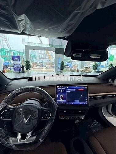 VF6 PLUS LIMITED - Tiêu chuẩn Mỹ - Số lượng có hạn