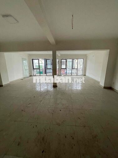 CHO THUÊ NHÀ MẶT TIỀN RỘNG 8M TRẦN QUANG KHẢI QUẬN 1