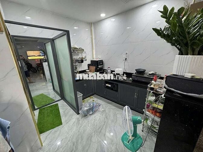 Nhà Vuông, Nở Hậu, 2 Tầng 2 PN, Gần ngã 5