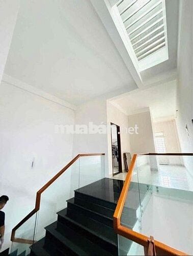 Cần Cho Thuê Ngôi Nhà 3 Tầng MT Đường Huỳnh Ngọc Huệ