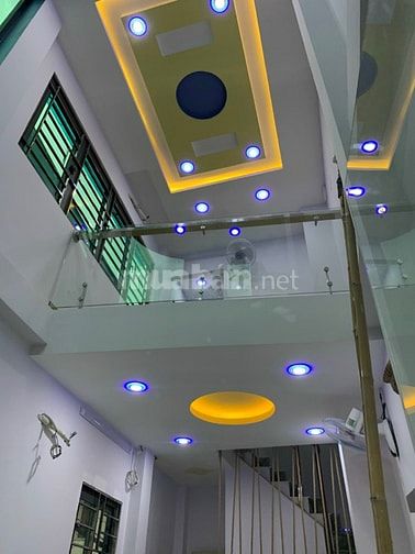 Cho thuê nhà mặt tiền Lý Thái tổ căn góc phường phường 1 q.3 giá 14 tr