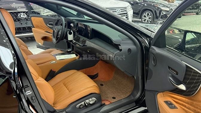 Bán Lexus LS500h sản xuất 2025 siêu lướt 600 Km, mới 99,99%. 
