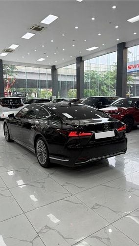 Bán Lexus LS500h sản xuất 2025 siêu lướt 600 Km, mới 99,99%. 