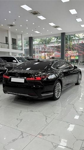 Bán Lexus LS500h sản xuất 2025 siêu lướt 600 Km, mới 99,99%. 