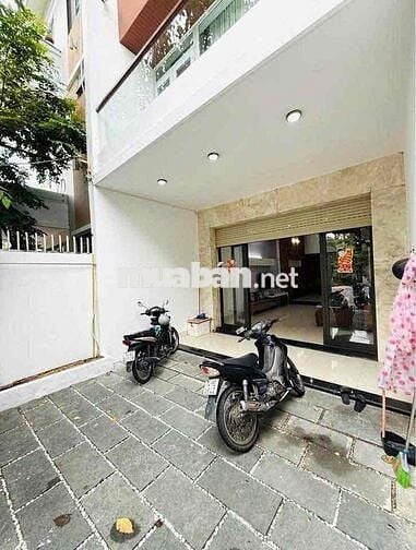 Cần Cho Thuê Ngôi Nhà 3 Tầng MT Đường Huỳnh Ngọc Huệ