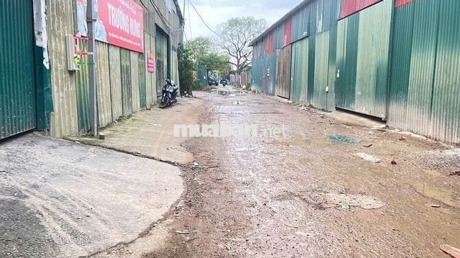 Cho thuê 200m² kho xưởng tại Triều Khúc vào được luôn