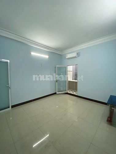 Cho thuê căn hộ dịch vụ nội thất cơ bản, giờ giấc thoải mái