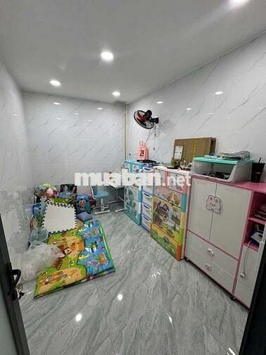 Nhà Vuông, Nở Hậu, 2 Tầng 2 PN, Gần ngã 5