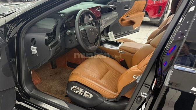 Bán Lexus LS500h sản xuất 2025 siêu lướt 600 Km, mới 99,99%. 