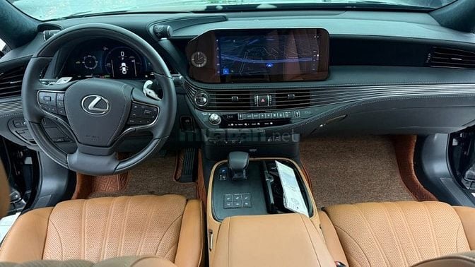 Bán Lexus LS500h sản xuất 2025 siêu lướt 600 Km, mới 99,99%. 