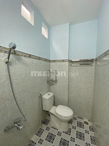 Cho thuê căn hộ dịch vụ nội thất cơ bản, giờ giấc thoải mái