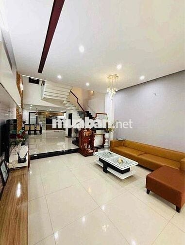 Cần Cho Thuê Ngôi Nhà 3 Tầng MT Đường Huỳnh Ngọc Huệ