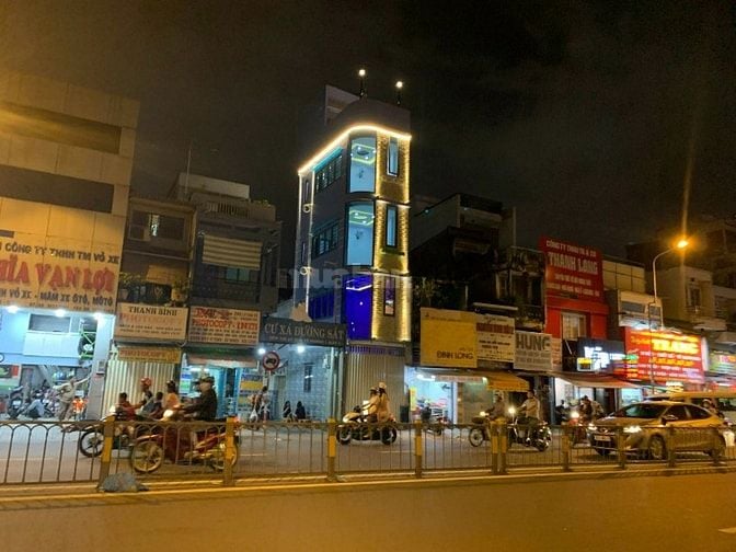 Cho thuê nhà mặt tiền Lý Thái tổ căn góc phường phường 1 q.3 giá 14 tr