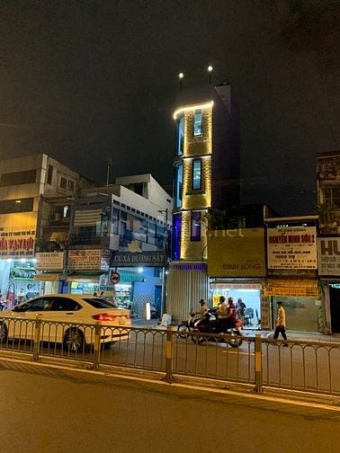 Cho thuê nhà mặt tiền Lý Thái tổ căn góc phường phường 1 q.3 giá 14 tr