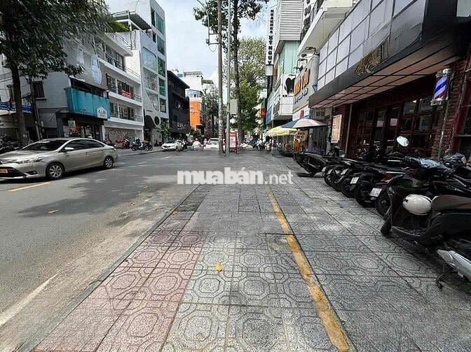 Nguyên căn Mặt Tiền Trần Quang Khải Q1 có lề 4,4 x 11m x Thang Máy
