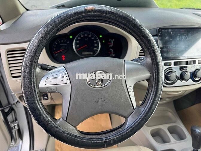 Toyota Innova G số tự động màu bạc 2012 xe cọp zin