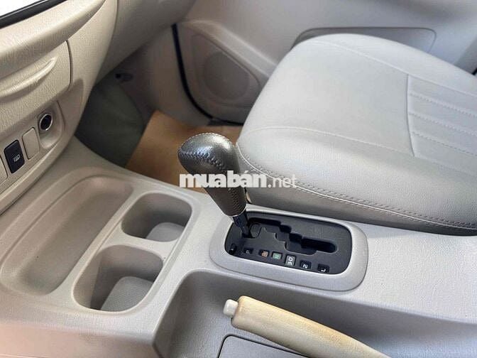 Toyota Innova G số tự động màu bạc 2012 xe cọp zin