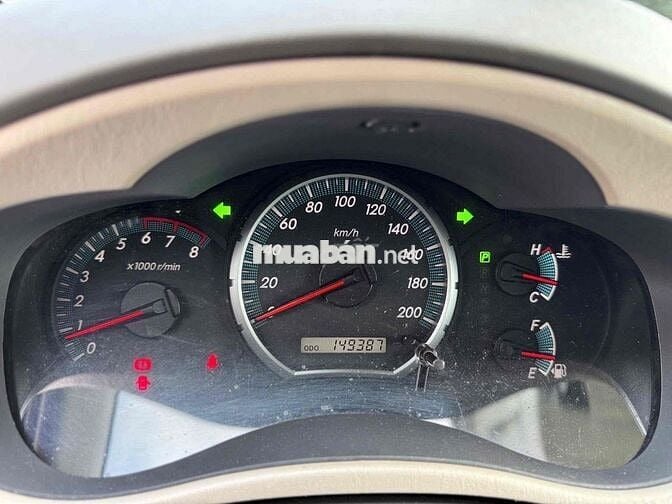 Toyota Innova G số tự động màu bạc 2012 xe cọp zin