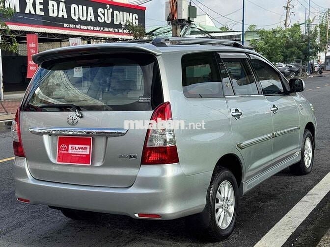 Toyota Innova G số tự động màu bạc 2012 xe cọp zin