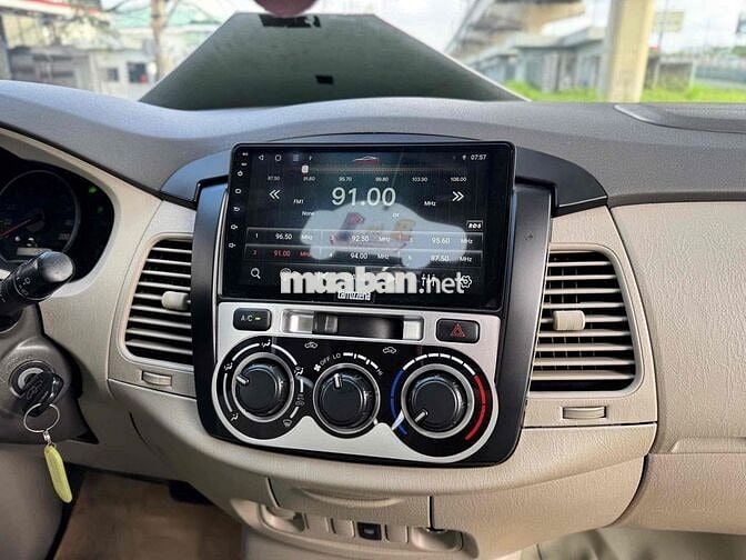 Toyota Innova G số tự động màu bạc 2012 xe cọp zin