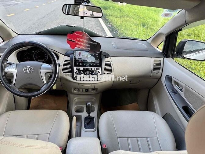 Toyota Innova G số tự động màu bạc 2012 xe cọp zin