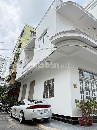 Bán nhà mặt tiền đường Hùng Vương P4Q5 dt: 3.7m x 8m 2 lầu giá 6tỷ 8.