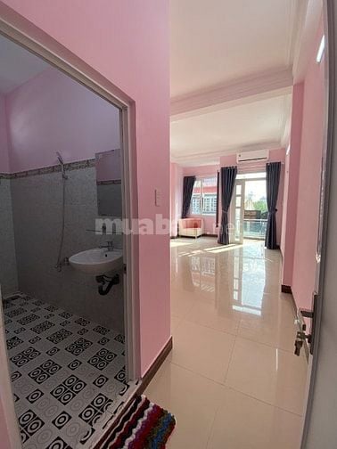 Cho thuê căn hộ dịch vụ nội thất cơ bản, giờ giấc thoải mái