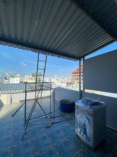 Cho thuê căn hộ dịch vụ nội thất cơ bản, giờ giấc thoải mái