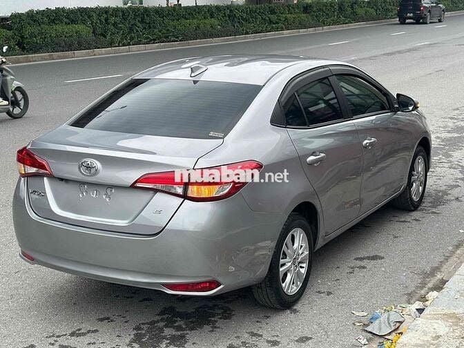 Bán Vios E số sàn 2021