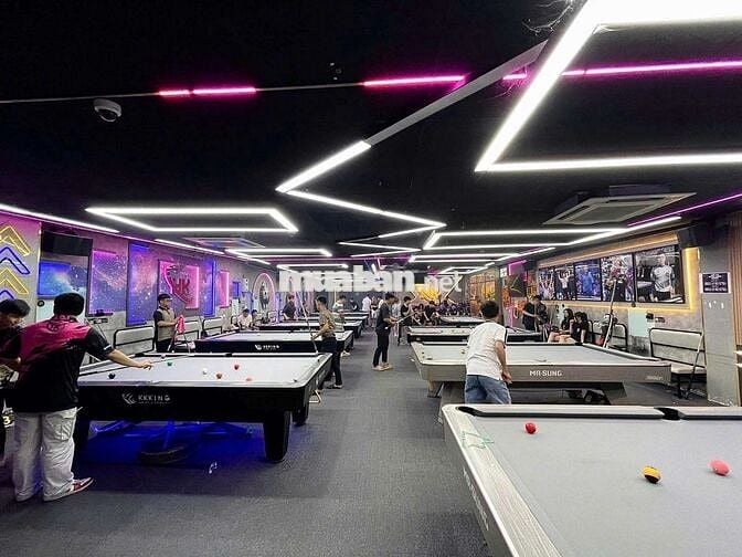 Mặt bằng kinh doanh mặt tiền Q10 10x30m giá 75 triệu/tháng