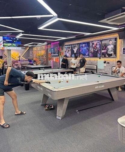 Mặt bằng kinh doanh mặt tiền Q10 10x30m giá 75 triệu/tháng