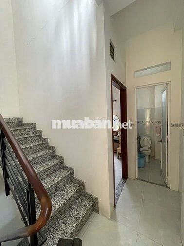 BÁN GẤP NHÀ 3 TẦNG GẦN LÊ THÚC HOẠCH