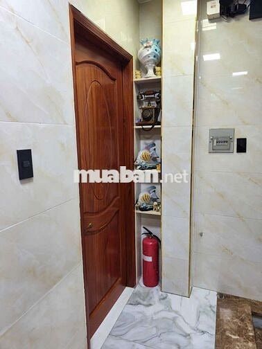 Bán nhà 6 lầu Mặt Tiền đường Nguyễn Trãi P11 Q5