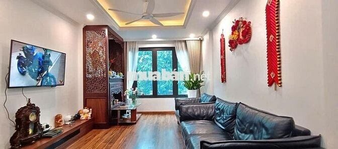 40 m 4 tầng mt 3m6 Hoa lâm , ngõ to như phố