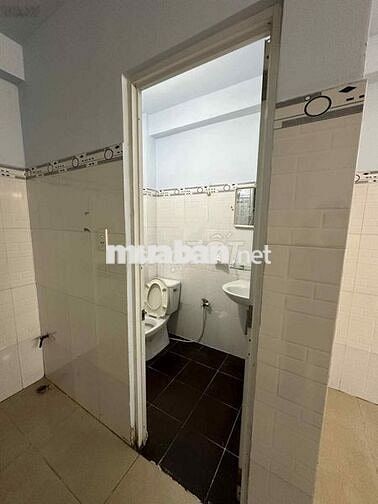 Nhà cấp 4, 2 mặt tiền bờ kè 7mx30,2 phòng ngủ xe tải đậu ngay cổng nhà