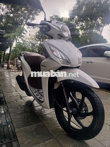 Cần bán Vision đk 2017