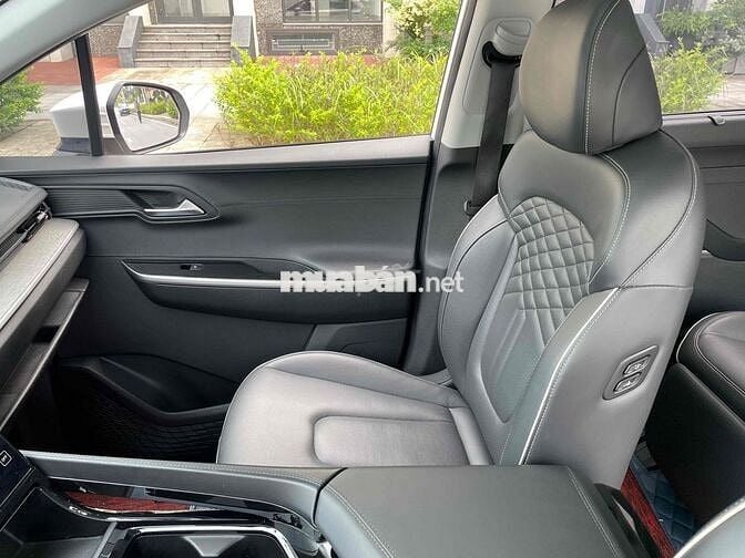 Custin 2024 bản 2.0T cao cấp