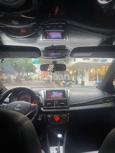 Chính chủ cần bán Toyota Yaris 2014 màu đỏ