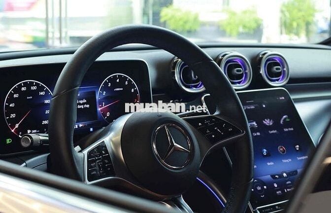 Mercedes C200 AVG 2022 đăng ký 2024