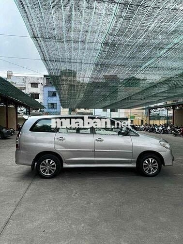 toyota innova 2015 2.0E mau bạc xe đẹp do 140000km