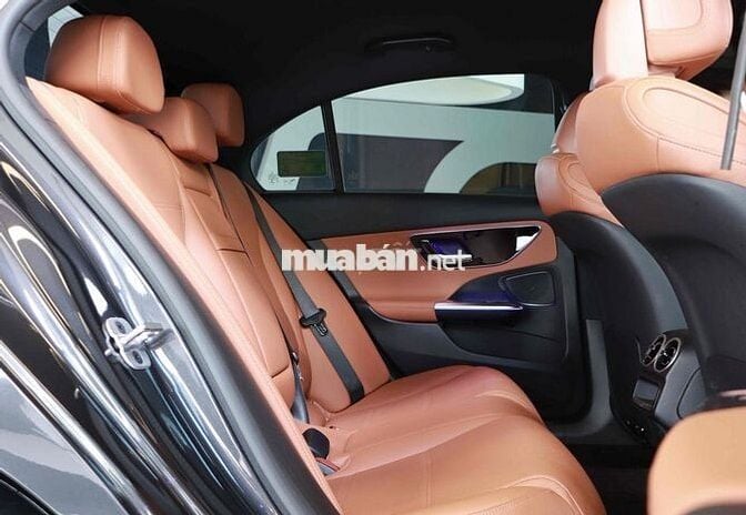 Mercedes C200 AVG 2022 đăng ký 2024