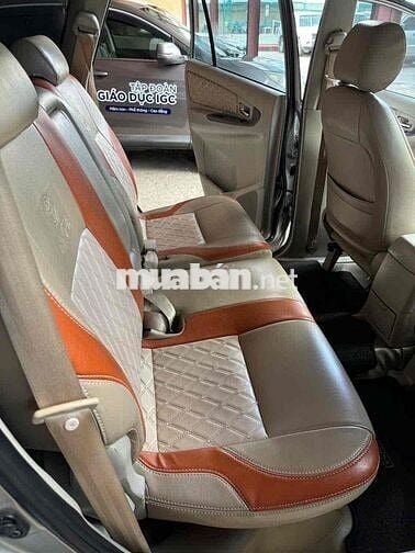 toyota innova 2015 2.0E mau bạc xe đẹp do 140000km