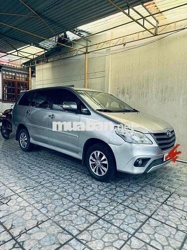 toyota innova 2015 2.0E mau bạc xe đẹp do 140000km