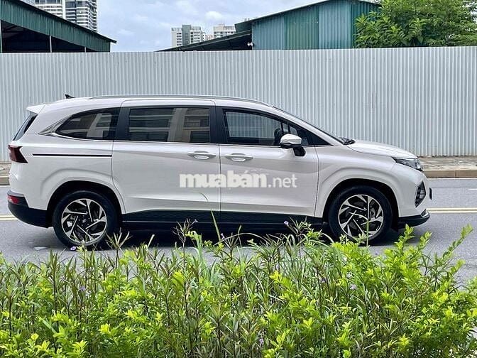 Custin 2024 bản 2.0T cao cấp